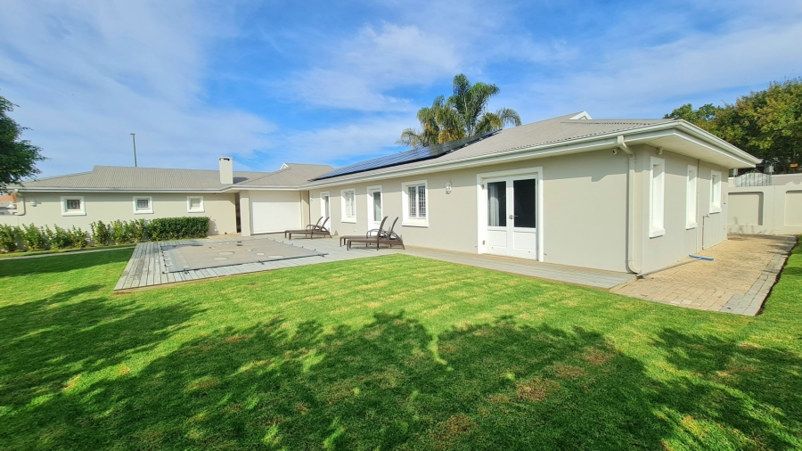 4 Bedroom Property for Sale in Whale Rock Western Cape